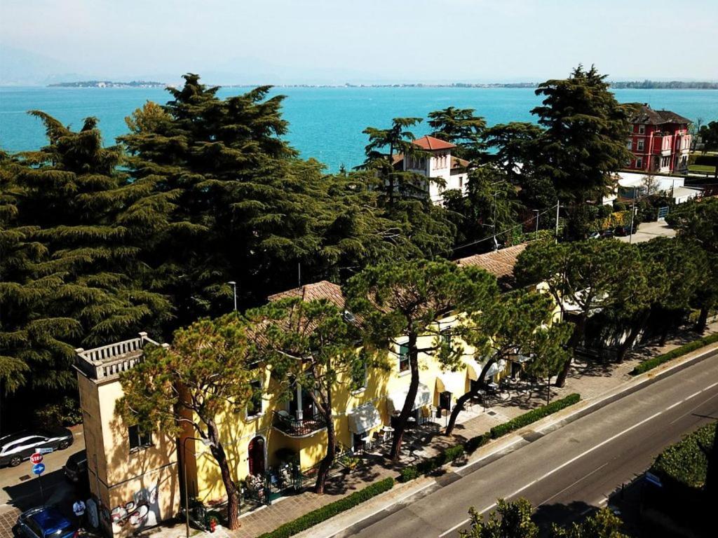 Hotel Casa Giulietta Desenzano del Garda Exterior foto